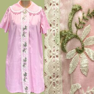 VINTAGE rose pink embroidered floral lace dressing gown‎ robe house dress 60s